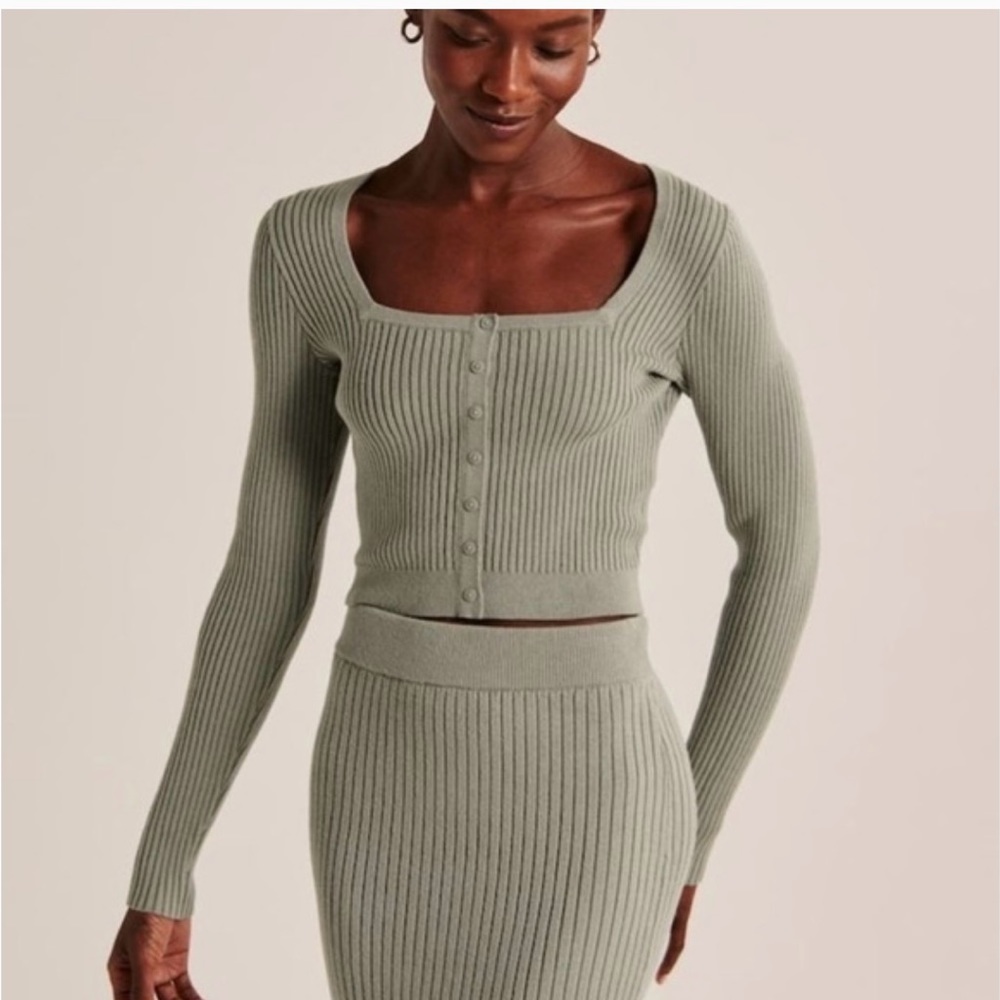 Abercrombie & Fitch Sweater - Size Small, NWOT